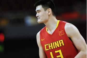 完美一役：姚明百发百中夜，书写NBA传奇篇章