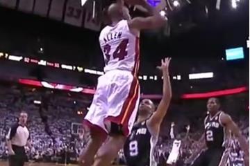 2015年NBA总决赛G6：詹姆斯准三双难救骑士，勇士主场105-95击退骑士夺冠