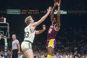 1985年NBA总决赛：湖人队的传奇胜利与Magic Johnson的领袖风采