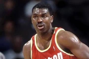 1994-95赛季NBA传奇：奥拉朱旺领衔火箭队横扫魔术队夺冠