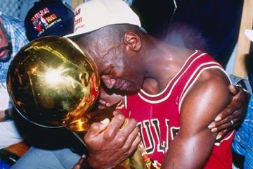 1992年NBA总决赛：乔丹领衔公牛队夺冠，缔造篮球史上经典之战