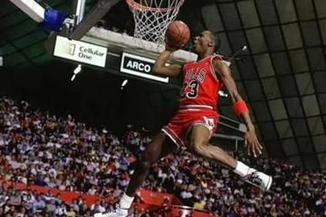 1986年NBA经典之战：乔丹独砍63分创纪录，公牛虽败犹荣