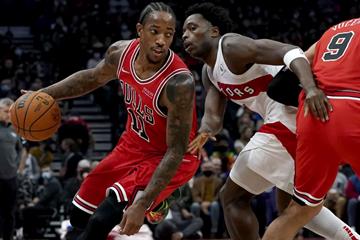 2005年NBA总决赛回顾：马刺队史诗七场大战夺冠，邓肯荣膺FMVP