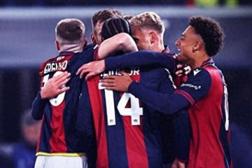 2-1逆转取胜！2.7万球迷见证历史：博洛尼亚115年欧冠首胜，赢球出局