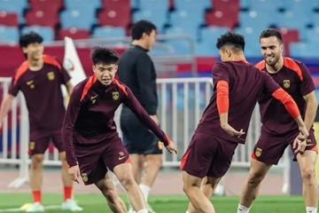 詹俊支招伊万：调整双后腰配置稳固防线，释放韦世豪突破能力