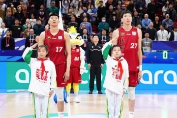 京城德比季后赛1/4决赛：陈盈骏复出在即，周琦塔瑞克缺席赛前踩场