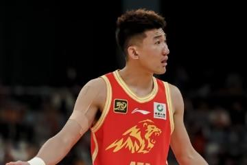 后卫线竞争激烈！孙铭徽坦言亚运落选遗憾，乔帅更倾向赵继伟 赵睿组合？