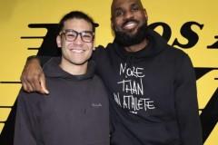 NFL球星高度评价詹姆斯，认为他是历史最佳球员