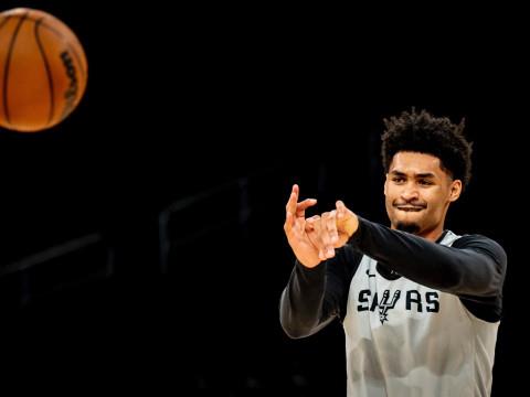 NBA常规赛，马刺vs勇士首发名单预测，勇士残阵应战