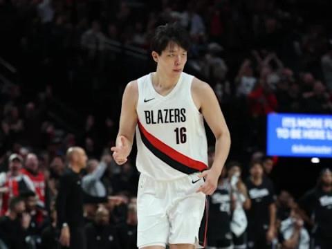 前中国男篮国手王仕鹏点评杨瀚森：技术在NBA内线中较为出色，但身体素质不足难以在NBA站稳脚跟