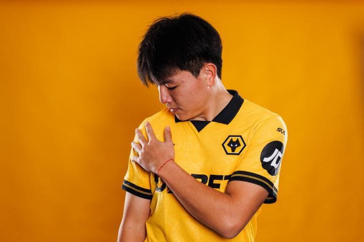 北青：徐彬已随巴恩斯利一队训练多日，17日首发出战U21比赛