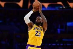 詹姆斯常规赛总得分突破43000分，创造NBA历史纪录