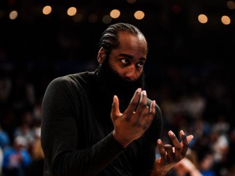 2月25日，NBA常规赛尼克斯vs骑士伤病名单更新，麦克布莱德缺席