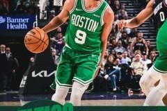 NBA常规赛，凯尔特人客场97-81大胜太阳，布朗缺阵怀特砍下22分8篮板8助攻