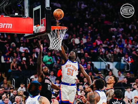 NBA常规赛，尼克斯vs雄鹿伤病名单更新，字母哥右小腿拉伤继续缺席