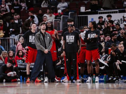 NBA常规赛，开拓者vs黄蜂首发名单预测，霍勒迪对决鲍尔