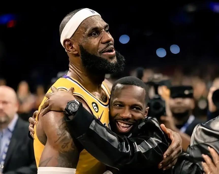 富保罗辟谣将联手詹姆斯买NBA球队