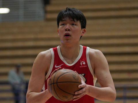 杨瀚森因背伤缺席今日G联赛，赛前热身却已照常进行