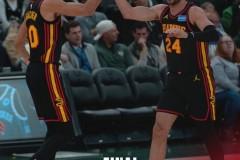 老鹰三人得分20 ，客场131-113大胜雄鹿，约翰逊20分9板字母哥空砍24分