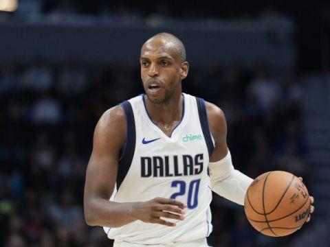 NBA罚款米德尔顿25000美元，因他将牙套扔向观众席