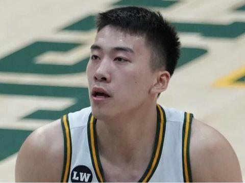 王俊杰12月4日率队晋级八强赛，上半场表现低迷6中1，下半场10分爆发