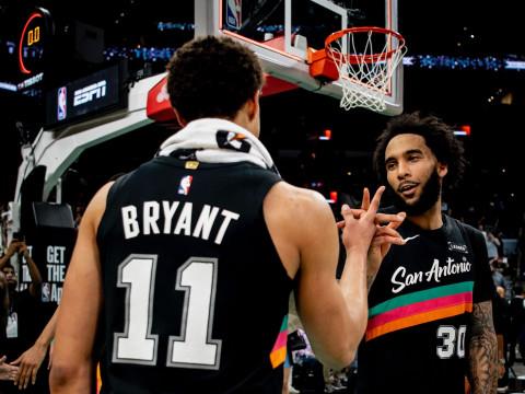 3月15日NBA常规赛黄蜂对阵马刺，文班亚马脚踝状态成关键
