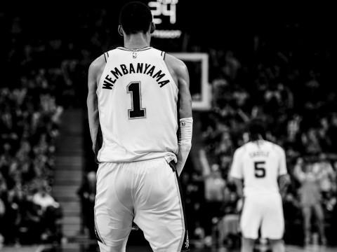 3月17日NBA常规赛马刺对阵快船伤病名单更新，伦纳德出战成疑