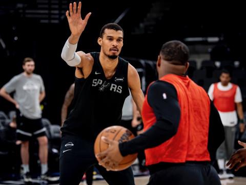 3月18日，NBA常规赛马刺vs国王伤病名单，国王多人受伤