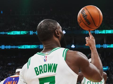 3月19日NBA常规赛，勇士vs凯尔特人伤病名单更新，穆迪因手腕疼痛缺席