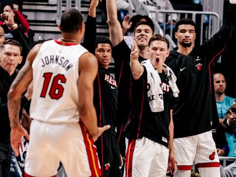 NBA常规赛湖人vs热火首发名单预测，詹姆斯重回迈阿密