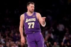 东契奇9场30 助湖人取胜，刷新NBA历史纪录