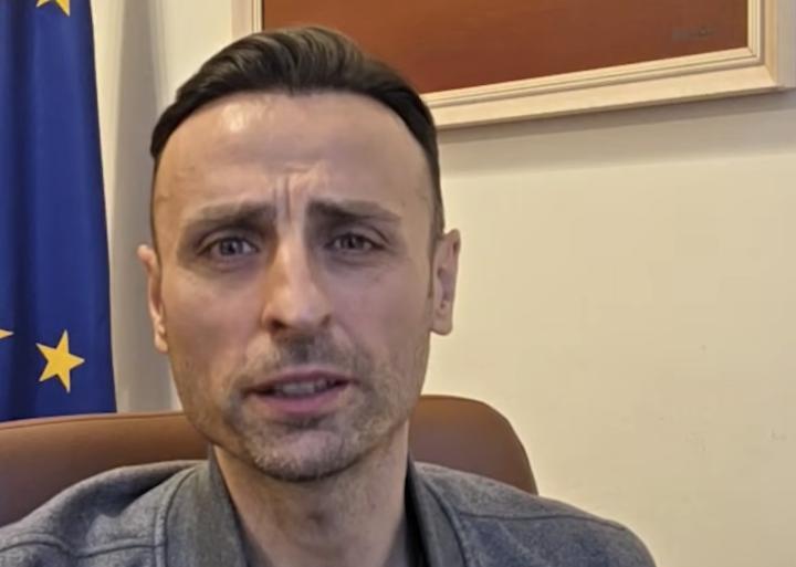 贝巴：B费视野开阔，阅读比赛能力出众，前锋梦寐以求的完美搭档