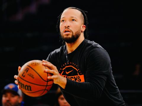 NBA常规赛，尼克斯vs黄蜂伤病更新：沙梅特右膝挫伤无缘出战（3月27日）