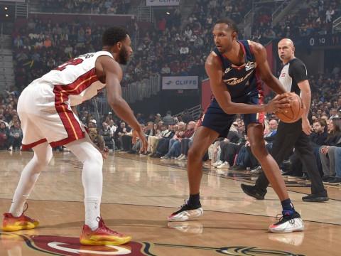 NBA骑士复仇热火，哈登17 14率七人上双，米切尔手感冰凉10中1