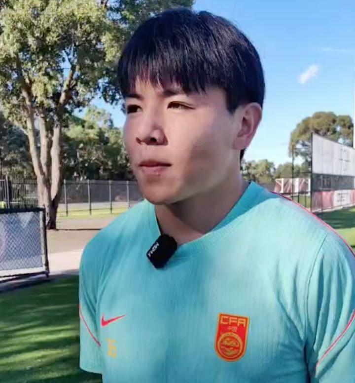徐彬：我的英语水平还可以，在王上源身边能学到不少东西