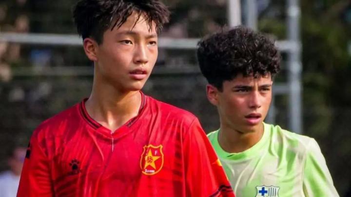 中国14岁边锋李昊炎加盟巴萨青训，下赛季将为U15队效力
