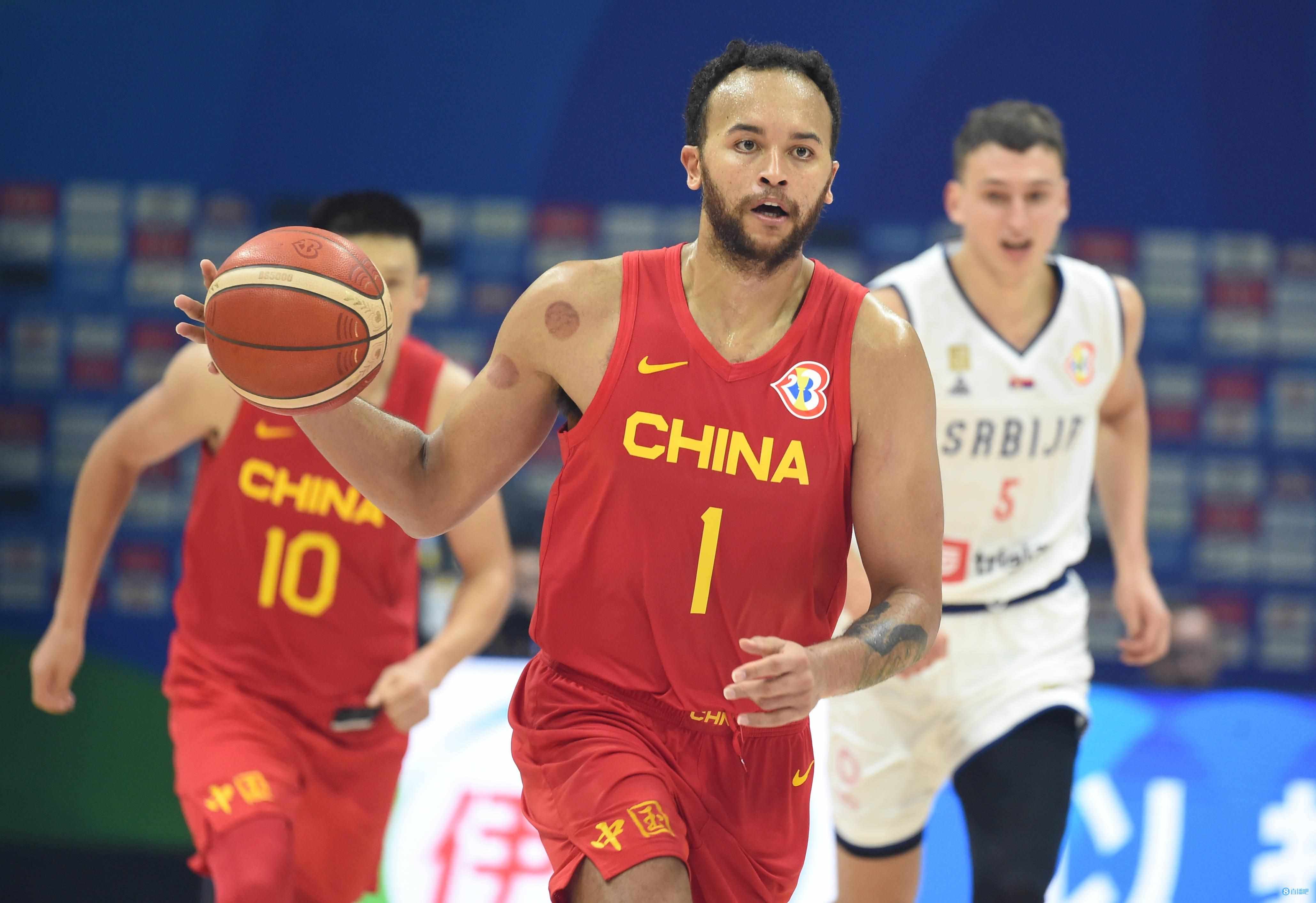 新京报：中国男篮惨败后出线形势如何？请给李凯尔多一点时间