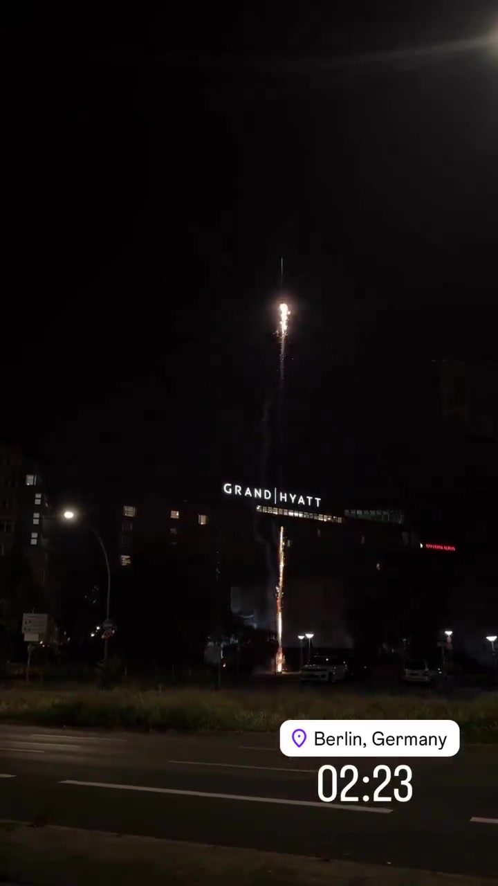 土耳其球迷昨晚继续在荷兰队下榻的酒店外放烟花